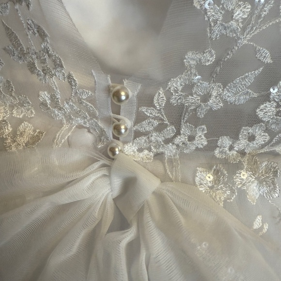 Ellie Gowns Size 4 White Floral Embroidered Bridesmaid Dress - Picture 3 of 6